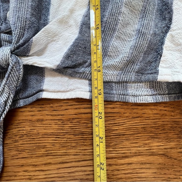 ⭐️ Cloth & Stone Front Tie Short Sleeve Tee SMALL - Picture 13 of 13